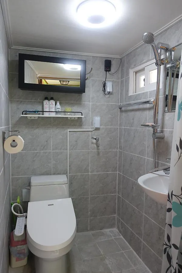 סיאול Seochon Guesthouse בית הארחה